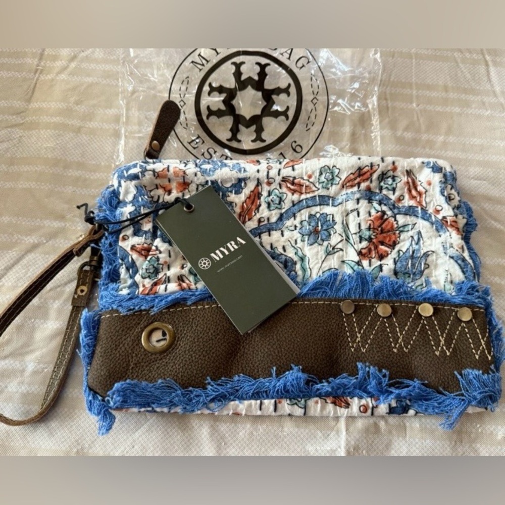 Myra wildflowers Clutch/Pouch